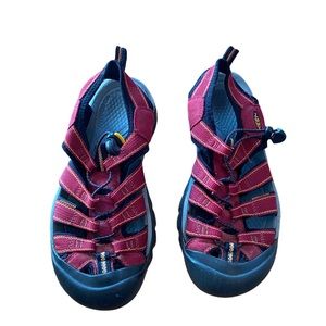 Red Keen Sandals - Women’s US 8.5 - Red/Black